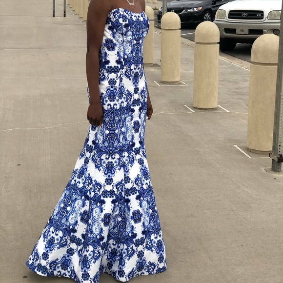 Prom dress - Picture 1 of 2